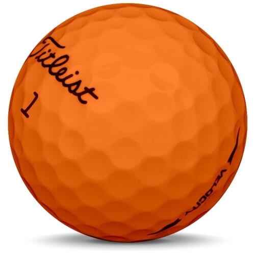 Golfboll av modellen Titleist Velocity i 2019 års version med orange färg sned bild